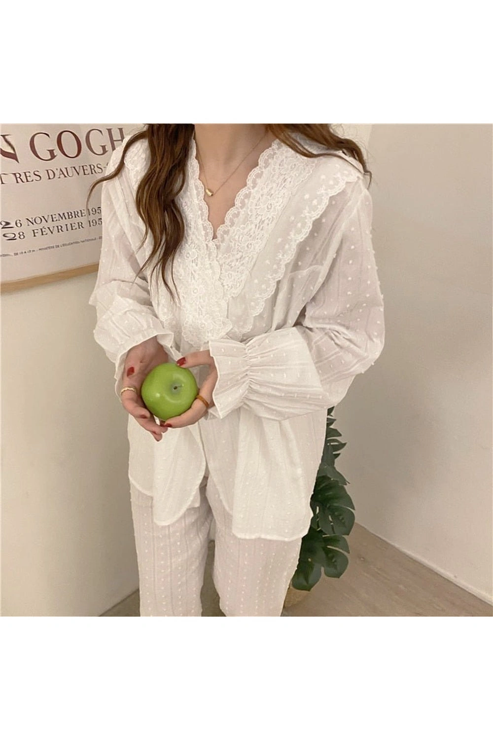 Spitzen-Baumwoll-Pyjama-Set: Elegante Träume in sanfter Nachtwäsche für unvergessliche Momente.
